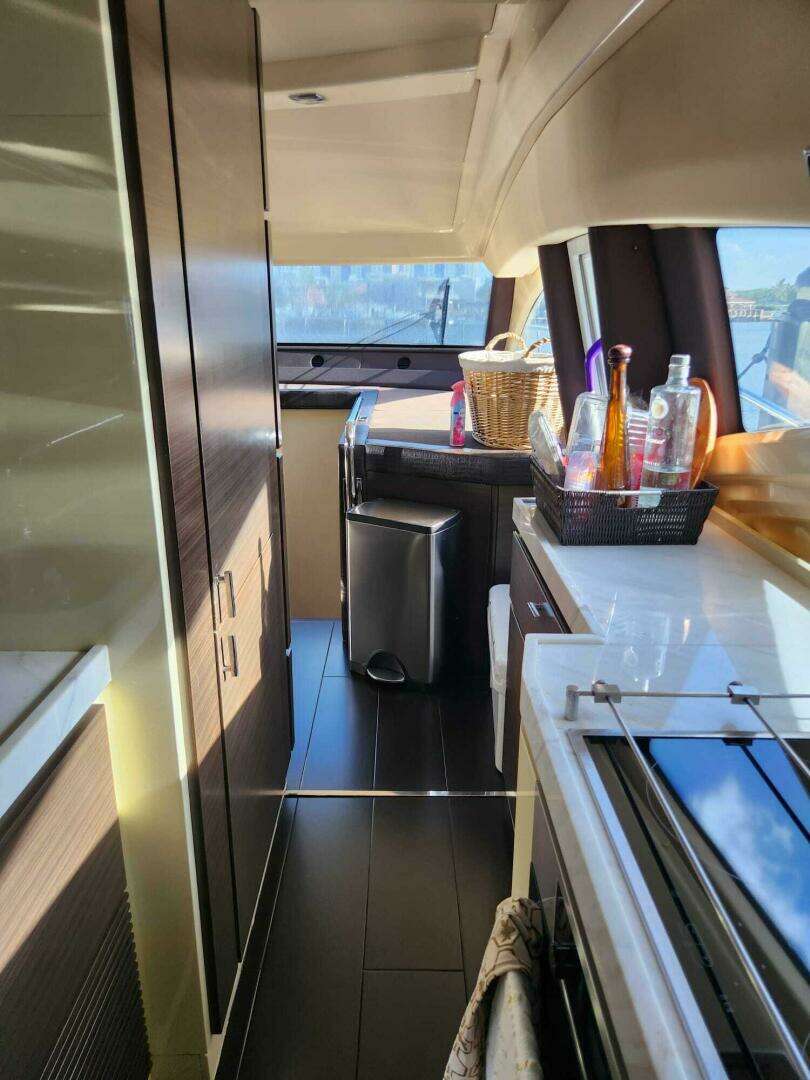 2014 Azimut Flybridge - Image 42