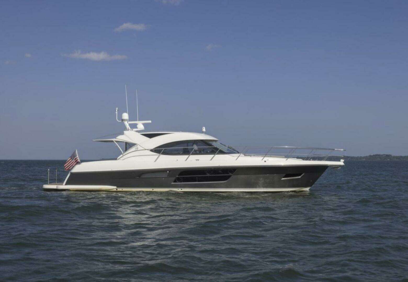2016 Riviera 5000 Sport Yacht - Image 3