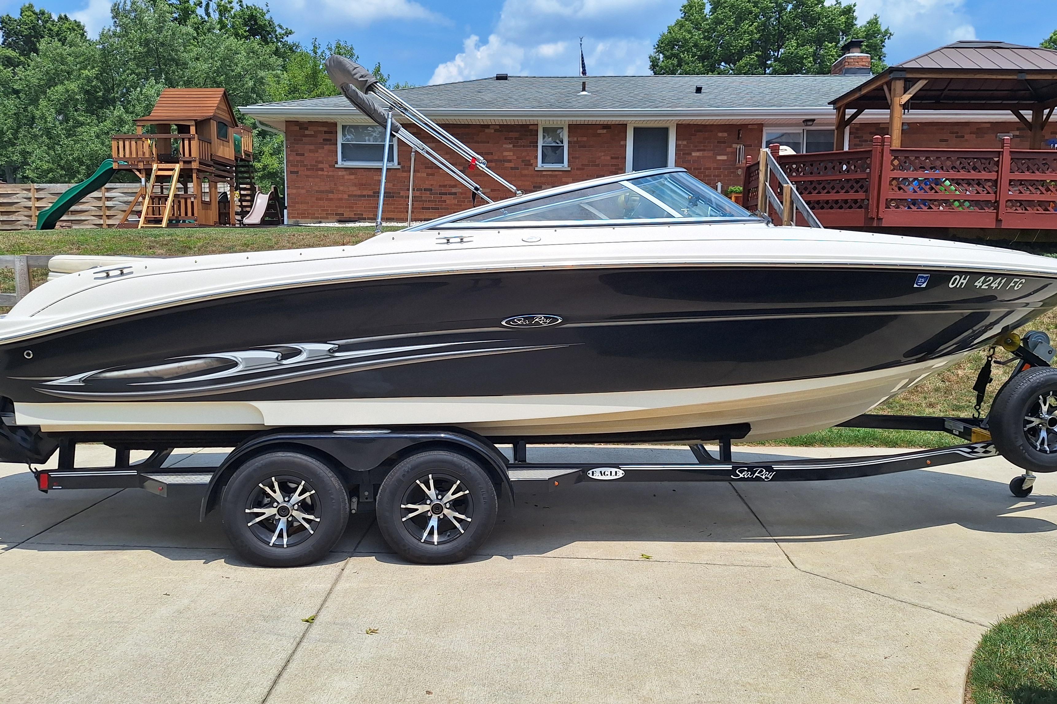 2004 Sea Ray 240 Select