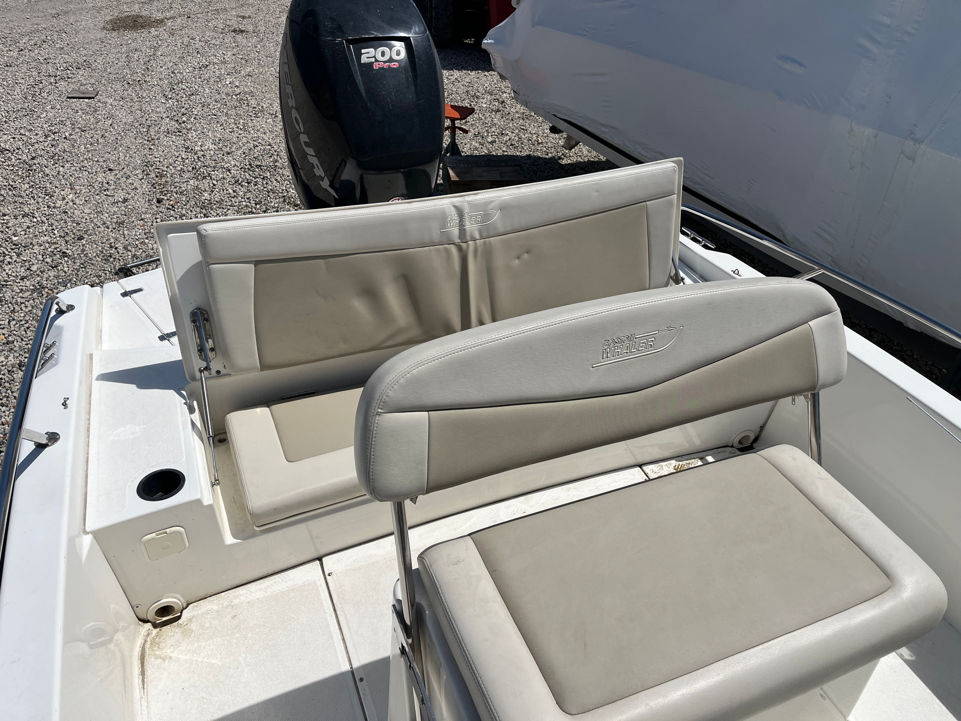 Boston Whaler 210 Dauntless 2017 with Mercury 200 Pro engine.