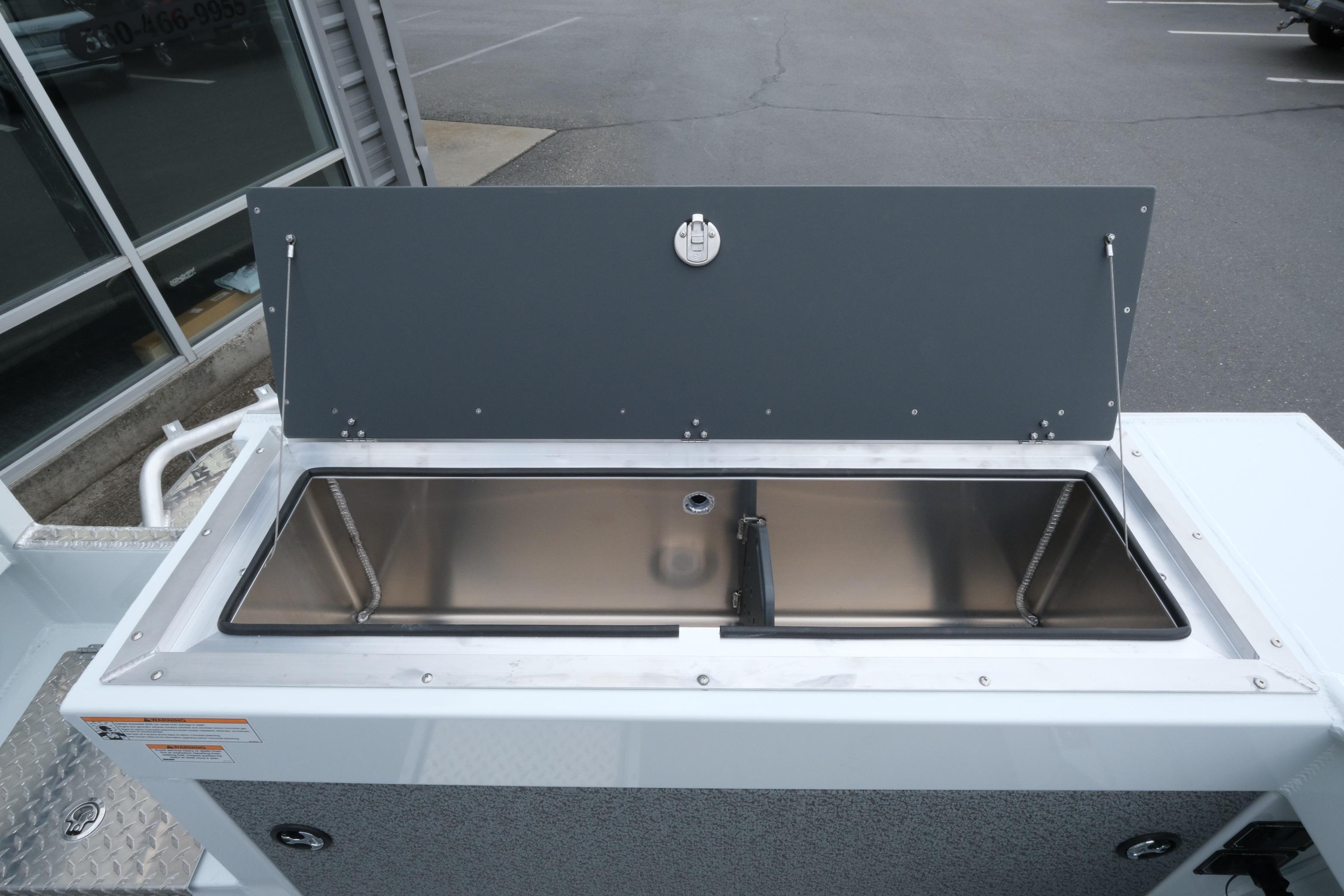Livewell on 2026 Hewescraft 210 Sea Runner ET Hardtop boat, open lid view.