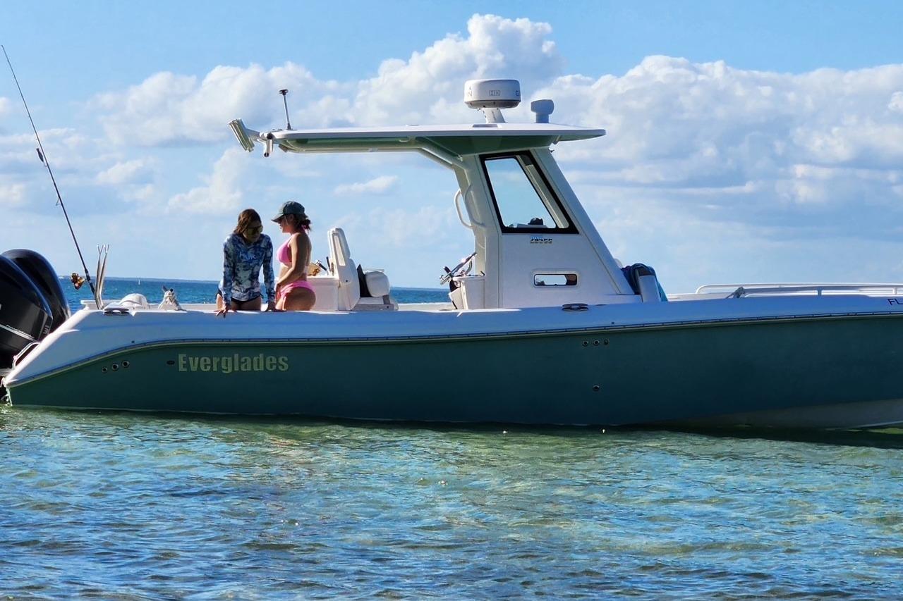 2012 Everglades 295 Center Console