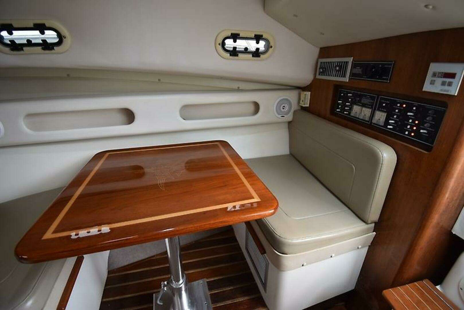 2003 Pursuit 3000 Express - Image 21
