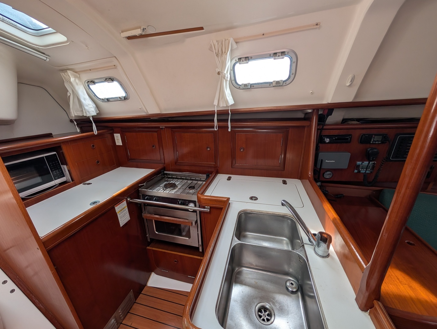 2003 Beneteau 331 - Image 5
