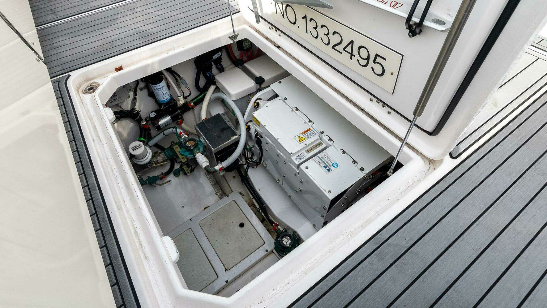 2023 Everglades 455 Center Console - Image 14