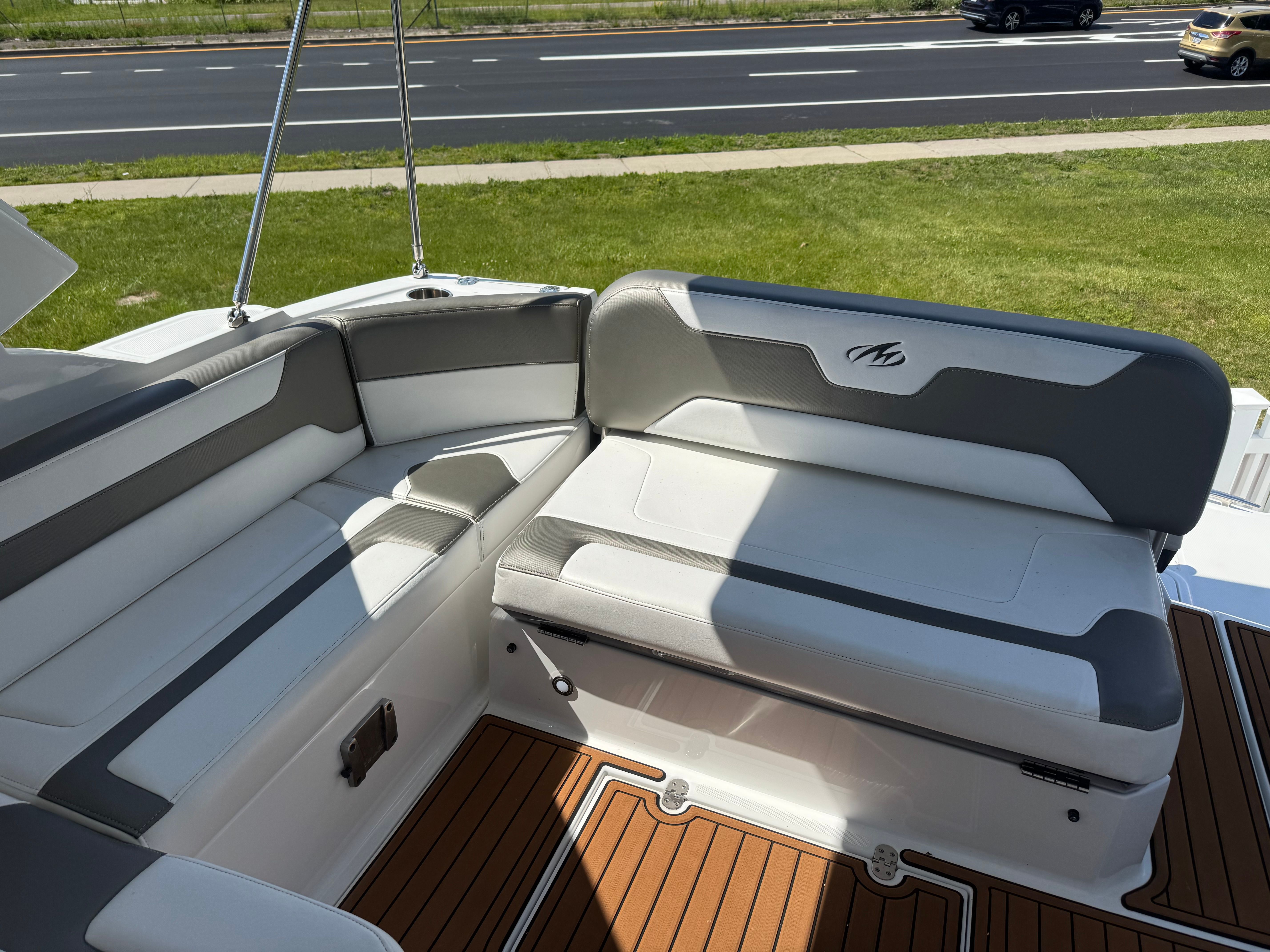 2018 Monterey 335 Sport Yacht - 20