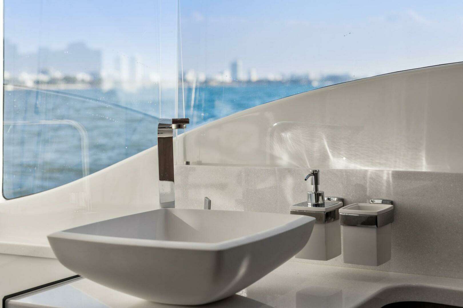 2025 Galeon 50 FLY - Image 38