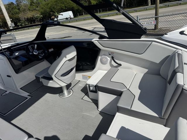 2026 Yamaha Boats AR220 - 6