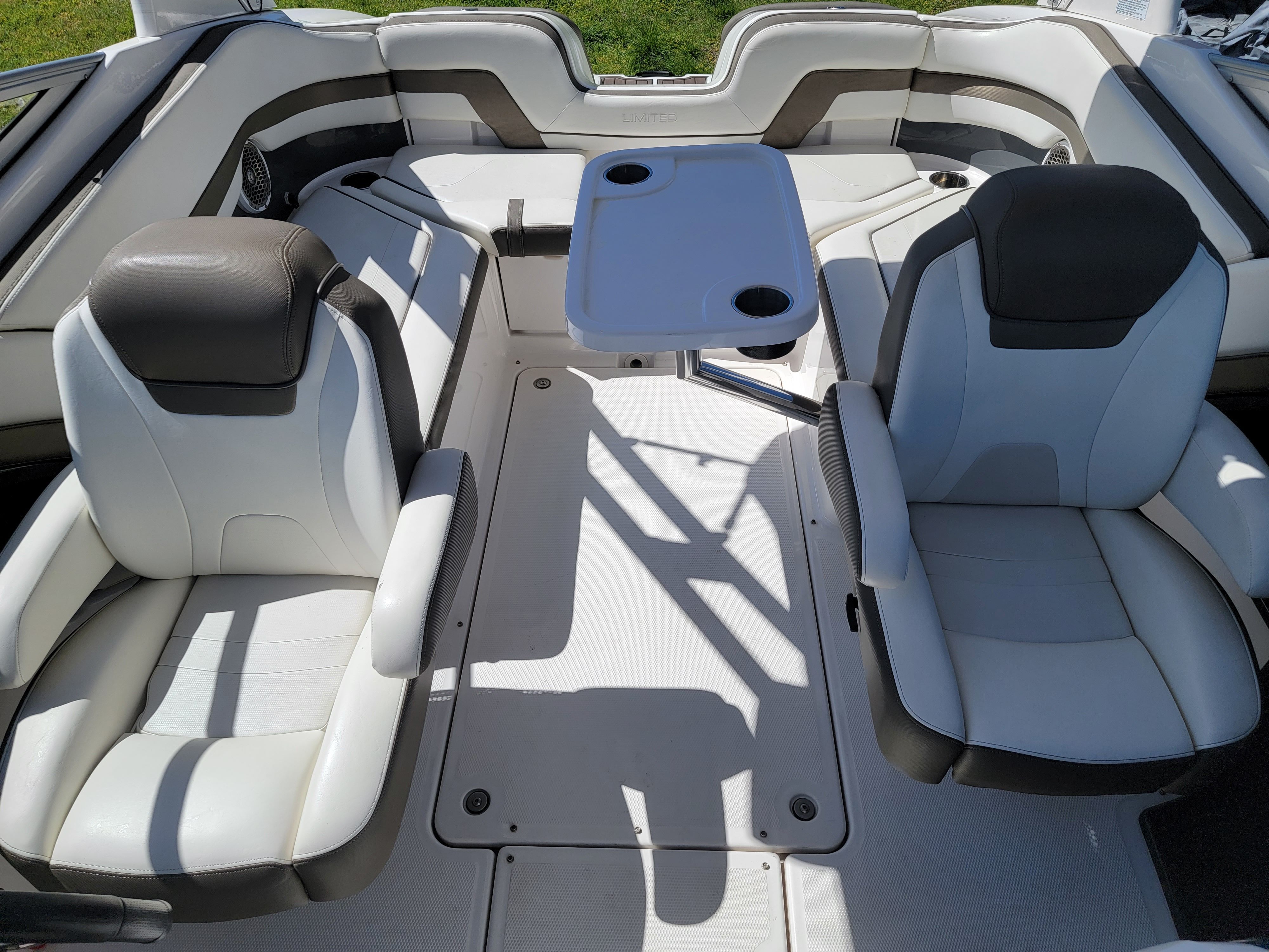 2015 Yamaha Boats 242 Limited S - 13
