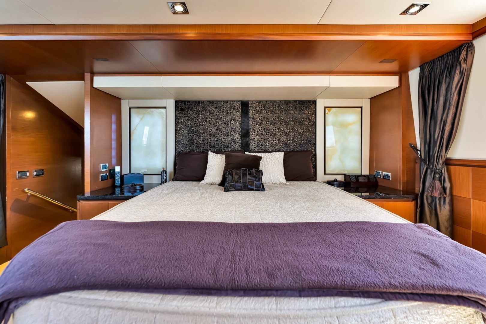 2005 Azimut 105 - Image 85