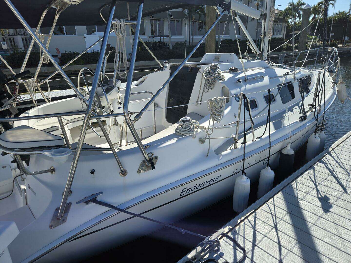 2003 Hunter 326 - Image 3