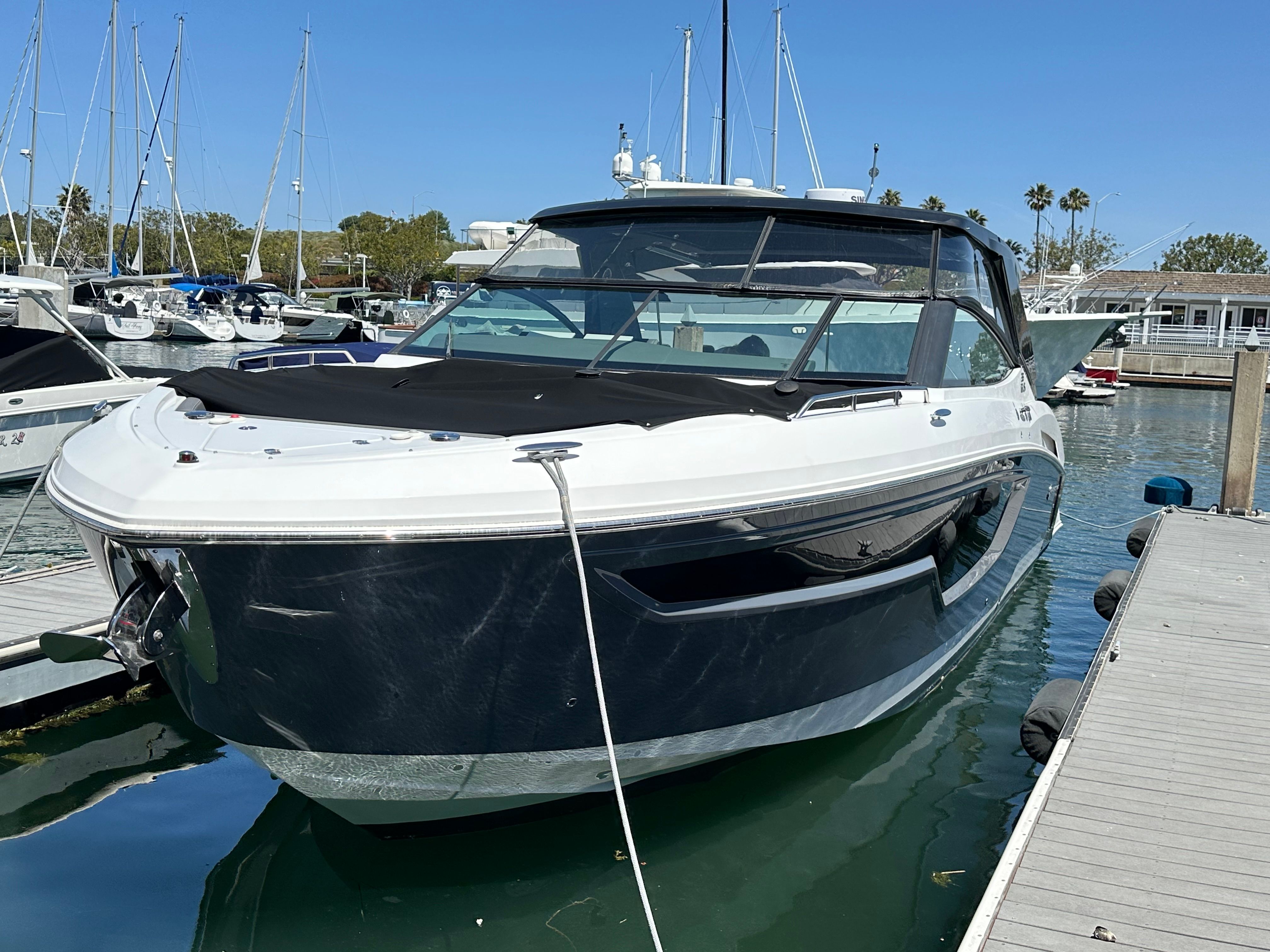 2021 Cruisers Yachts 38 GLS