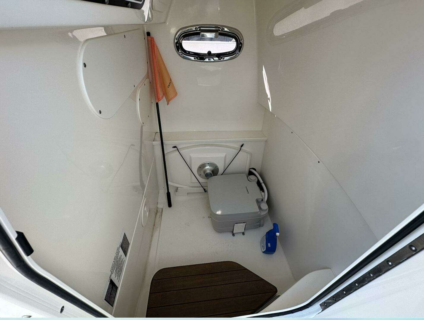 2022 Boston Whaler 270 Dauntless - Image 19