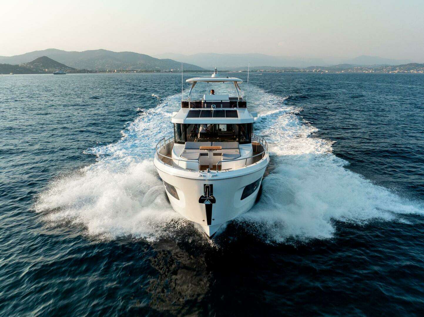 2026 Beneteau Swift Trawler - Image 2