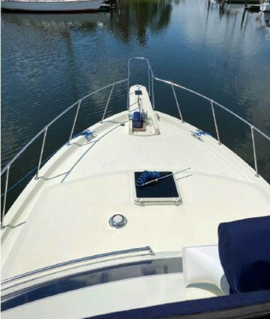1983 Tollycraft Aft Cabin - Image 10
