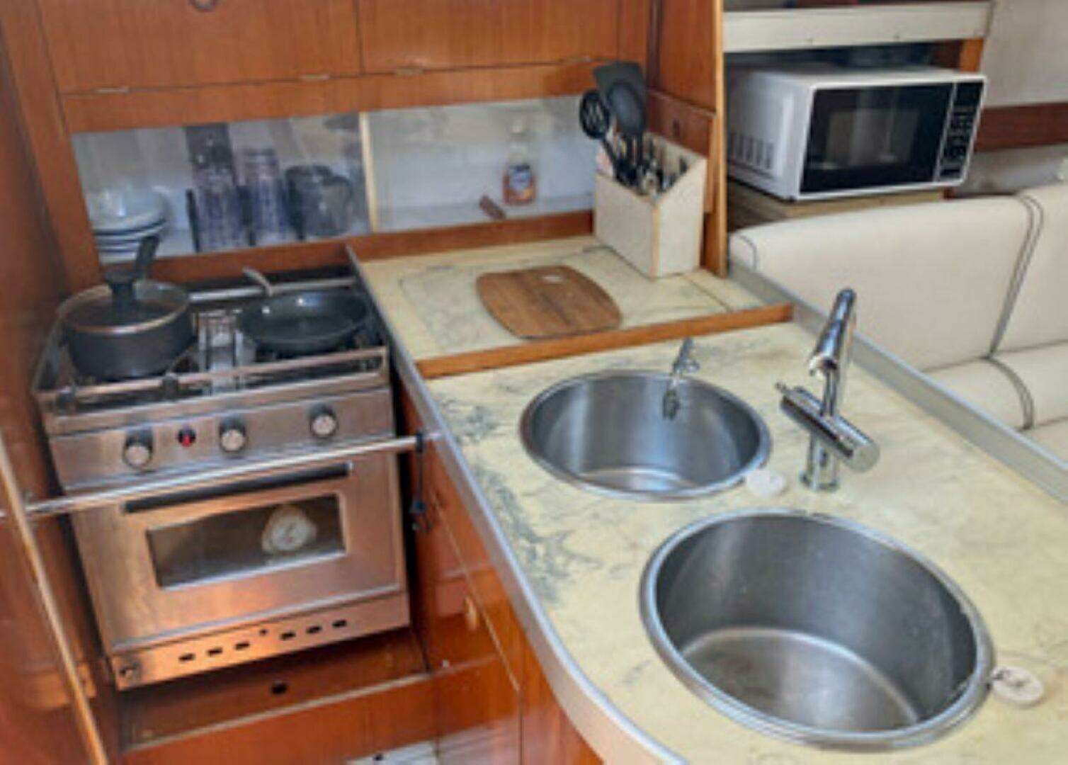 1991 Beneteau Moorings 38 - Image 13