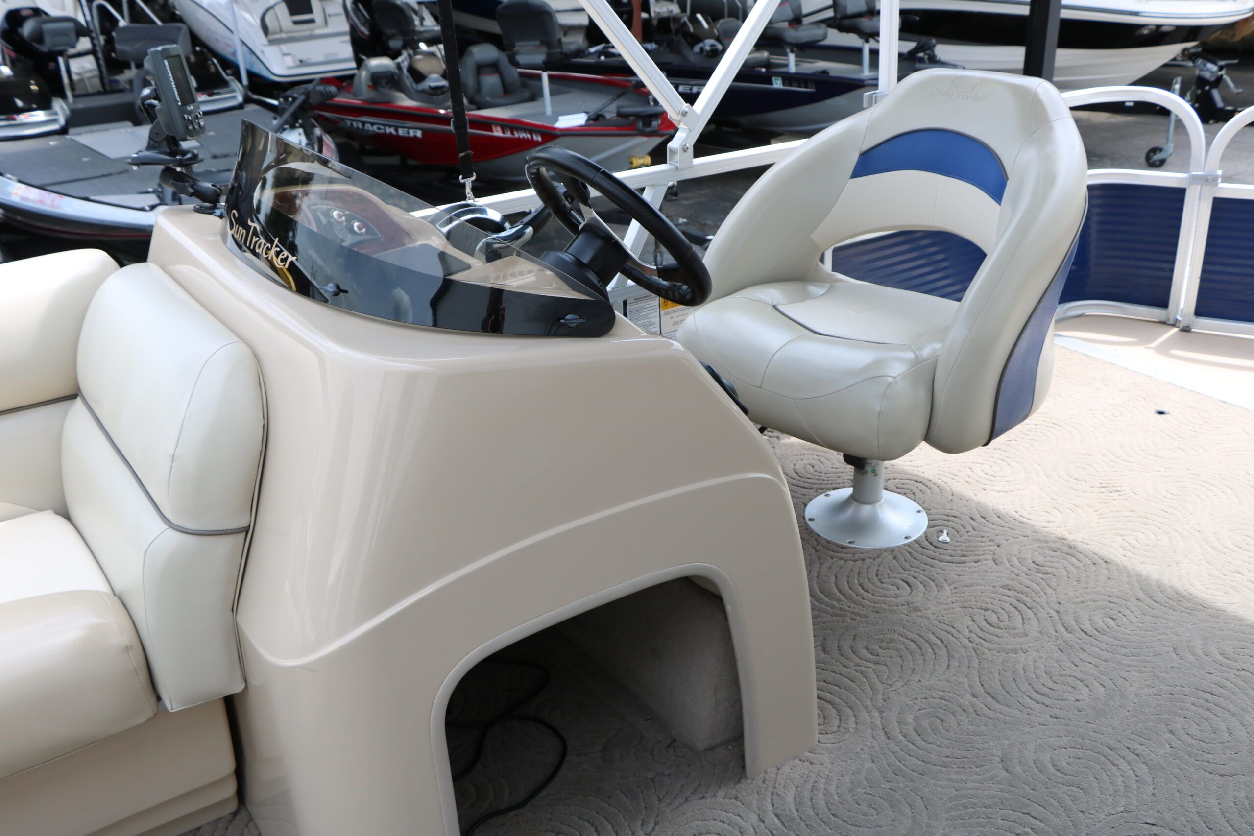 2013 Sun Tracker Fishing Barge 20 DLX - 22
