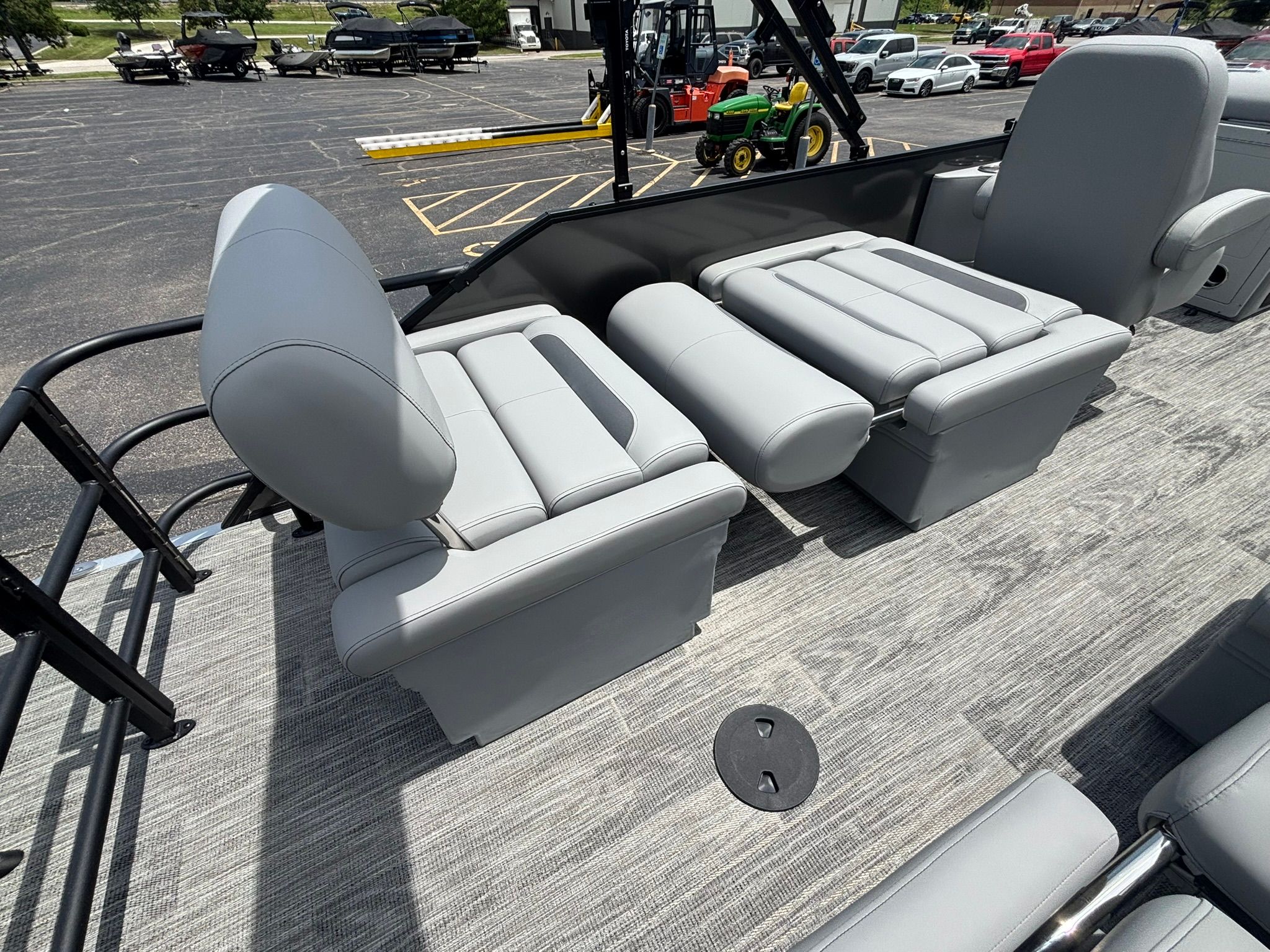2027 Bentley Pontoons 223 LEGACY QSB - 21