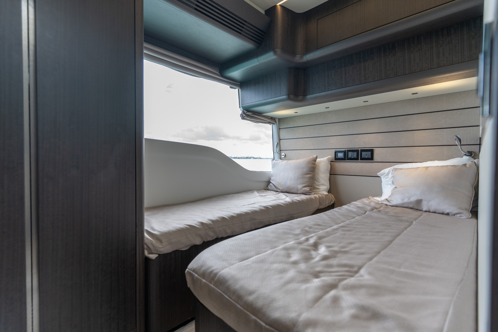 2025 Galeon 560 FLY - Image 42