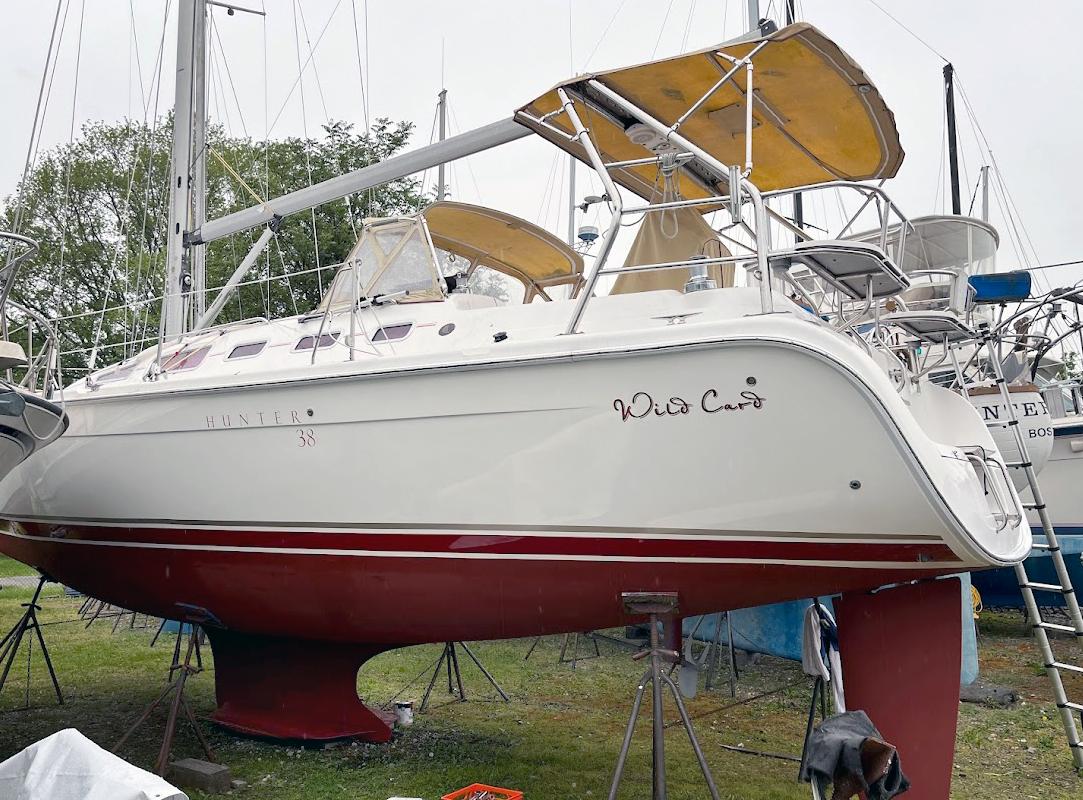 2005 Hunter 38