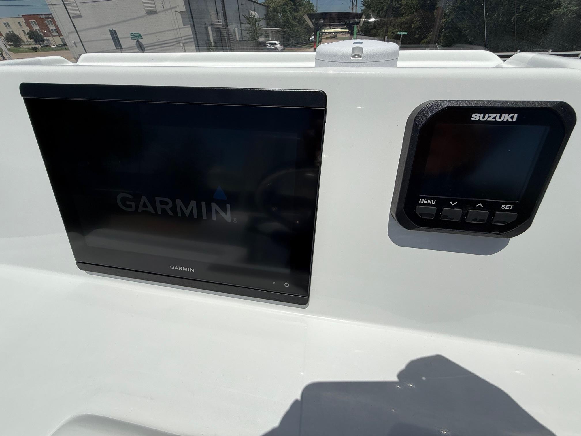 Garmin and Suzuki displays on 2023 Shallow Sport 24 Sport boat dashboard.