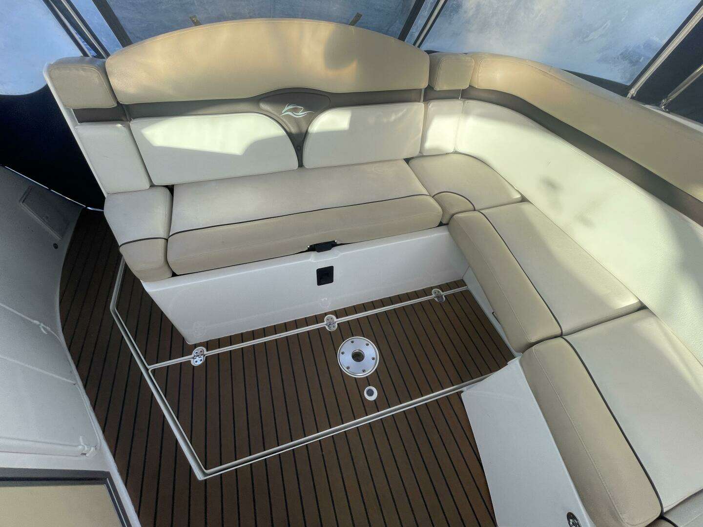 2016 Rinker 310 Express - Image 14