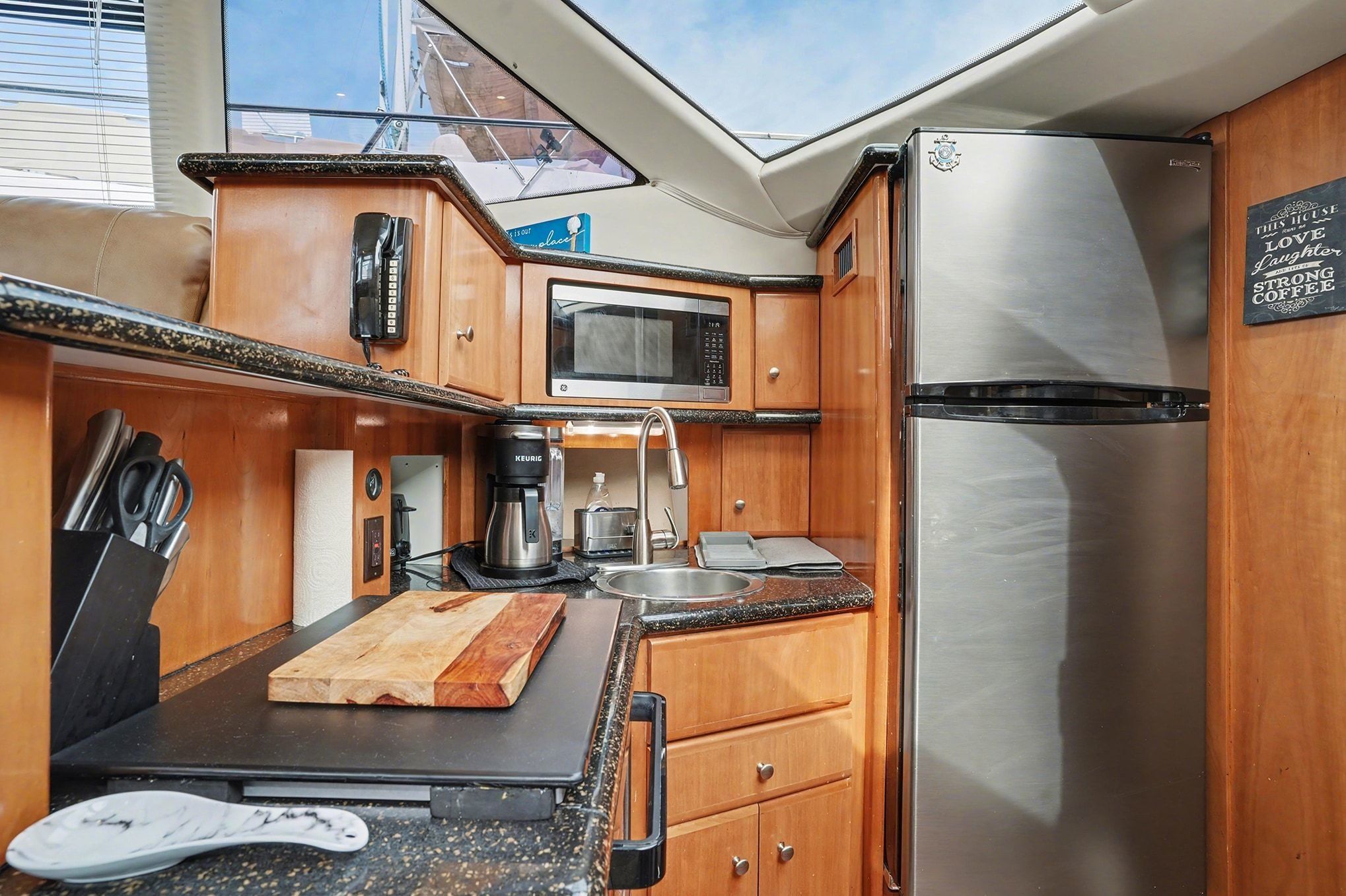 2001 Carver 356 Aft Cabin Motor Yacht - 8