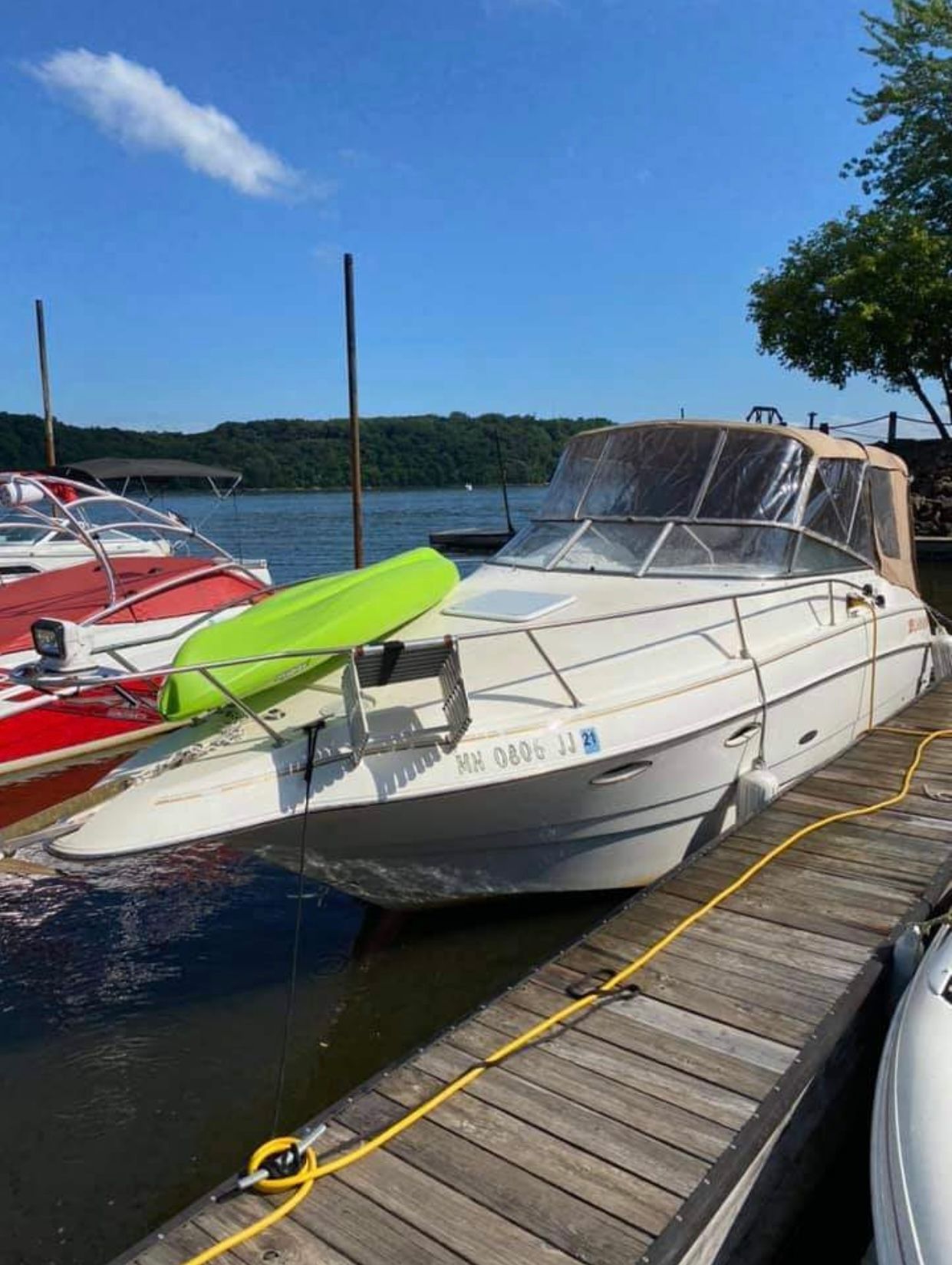 2001 Larson Cabrio 254 Mid Cabin Cruiser - 2