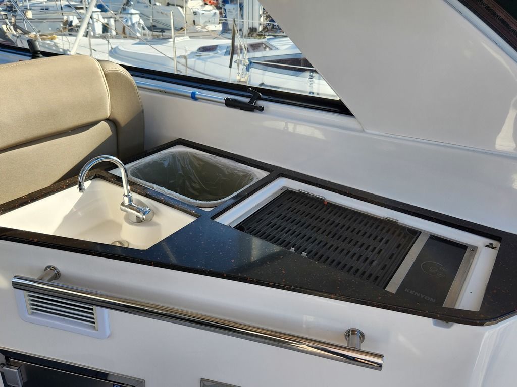 2013 Regal 35 Sport Coupe - 10