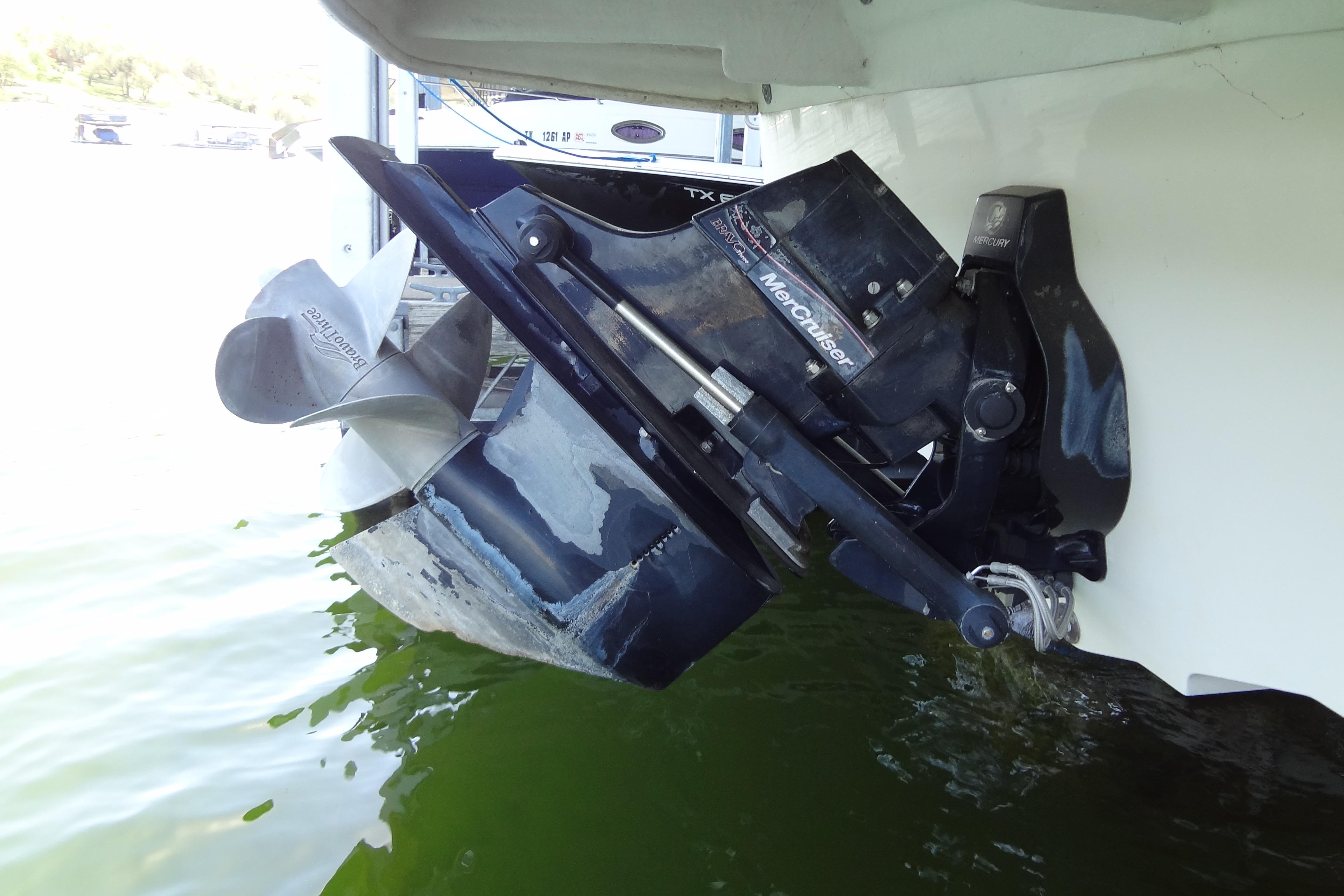 Outboard motor of 2010 Sea Ray 260 Sundeck with stainless steel propeller.