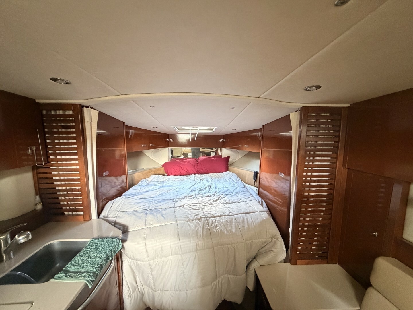 2010 Sea Ray 370 Sundancer - Image 12
