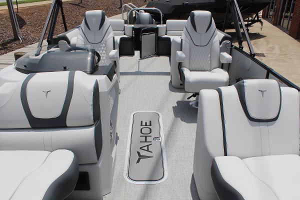 2025 Tahoe Pontoon Cascade Quad Lounger with luxurious seating and modern design.