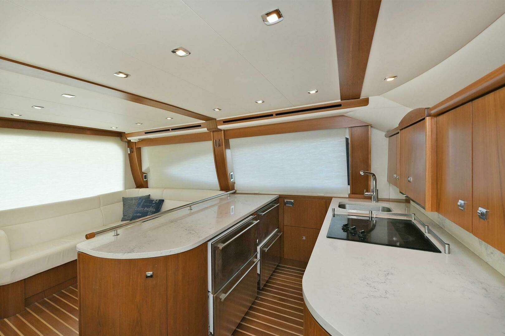 2015 Tiara Yachts 48 Convertible - Image 30