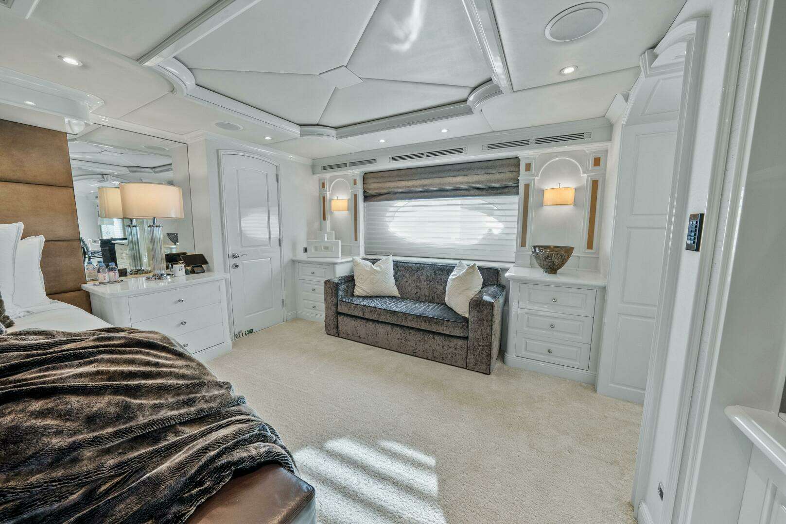 2005 Trinity Yachts Tri-Deck - Image 12