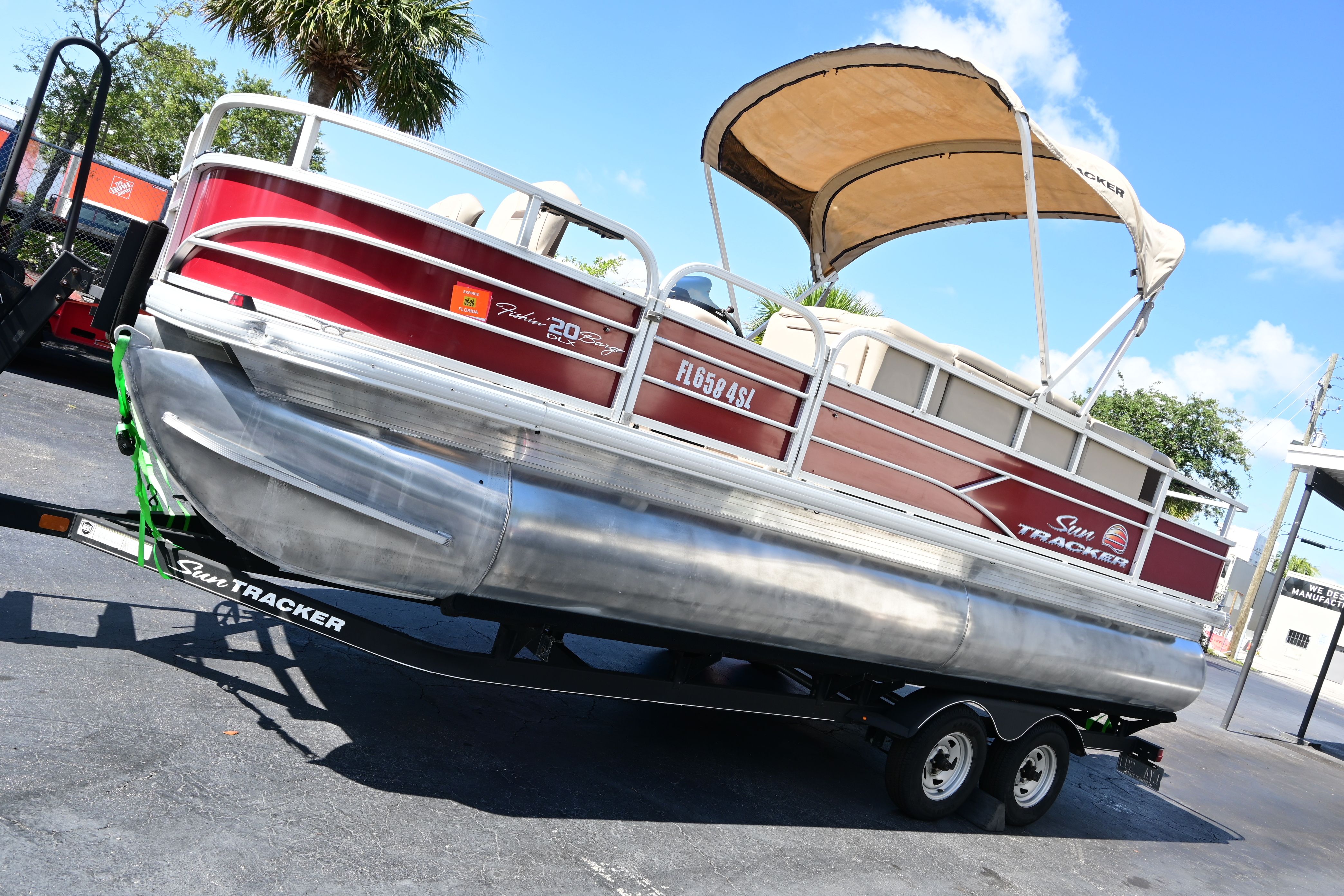 2019 Sun Tracker FISHI pontoon boat on trailer.