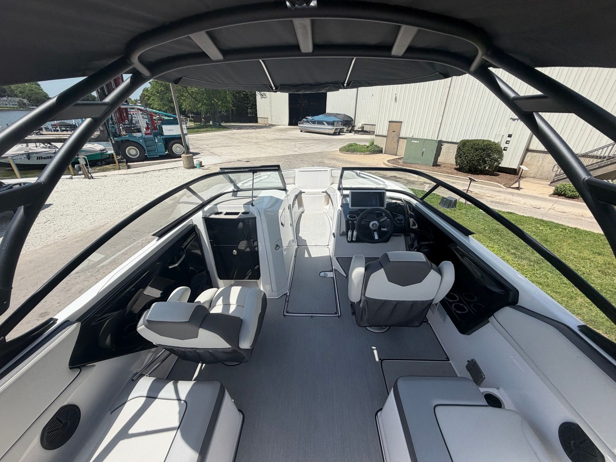 2021 Yamaha Boats AR250 - 9