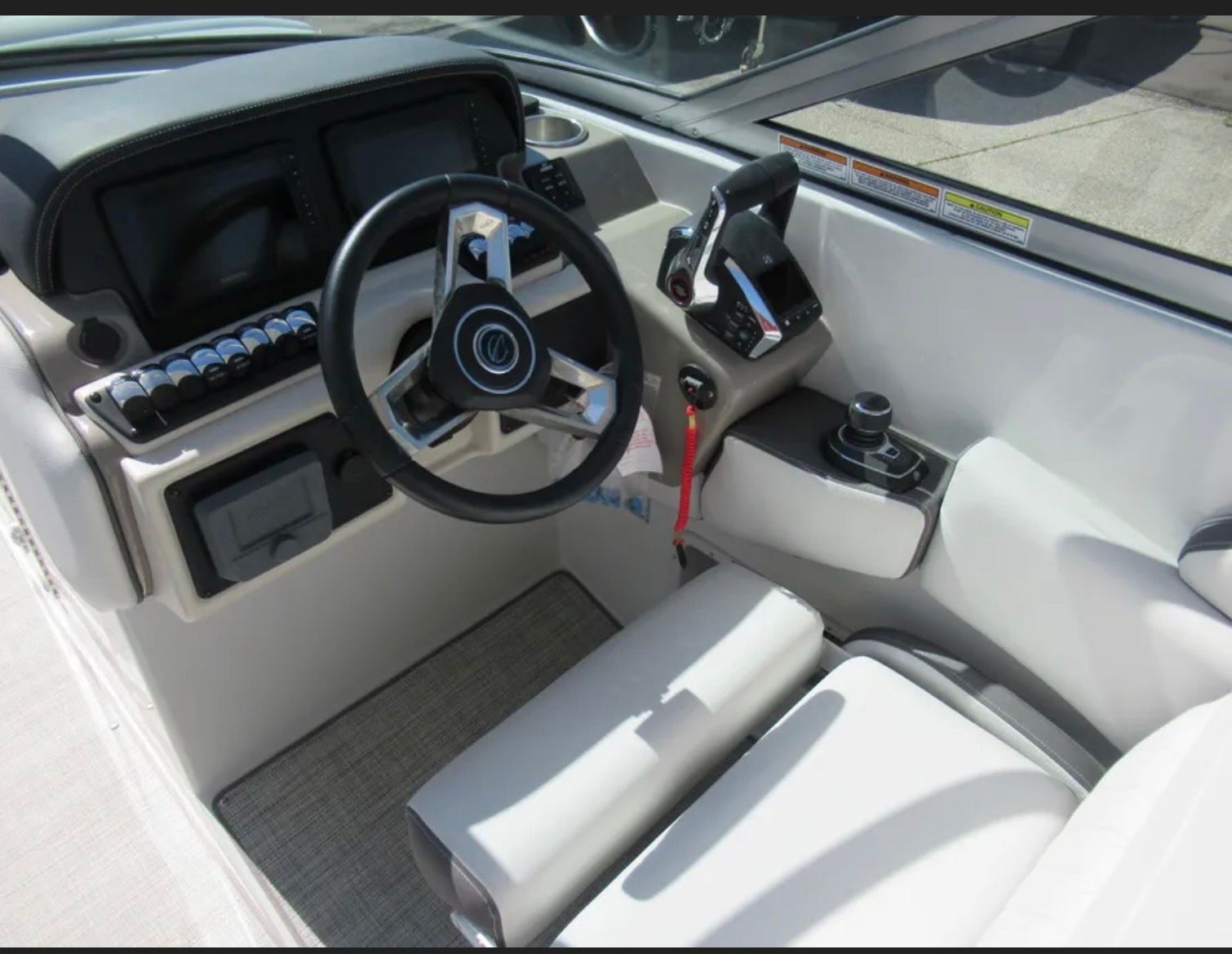 2021 Crownline E305 - 2