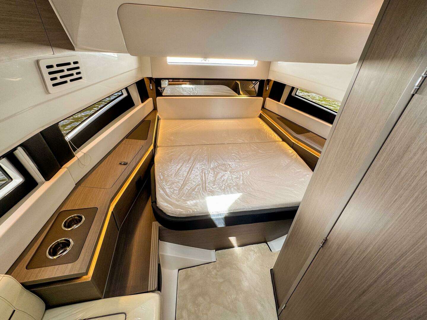 2025 Wellcraft 38 Explorer - Image 36