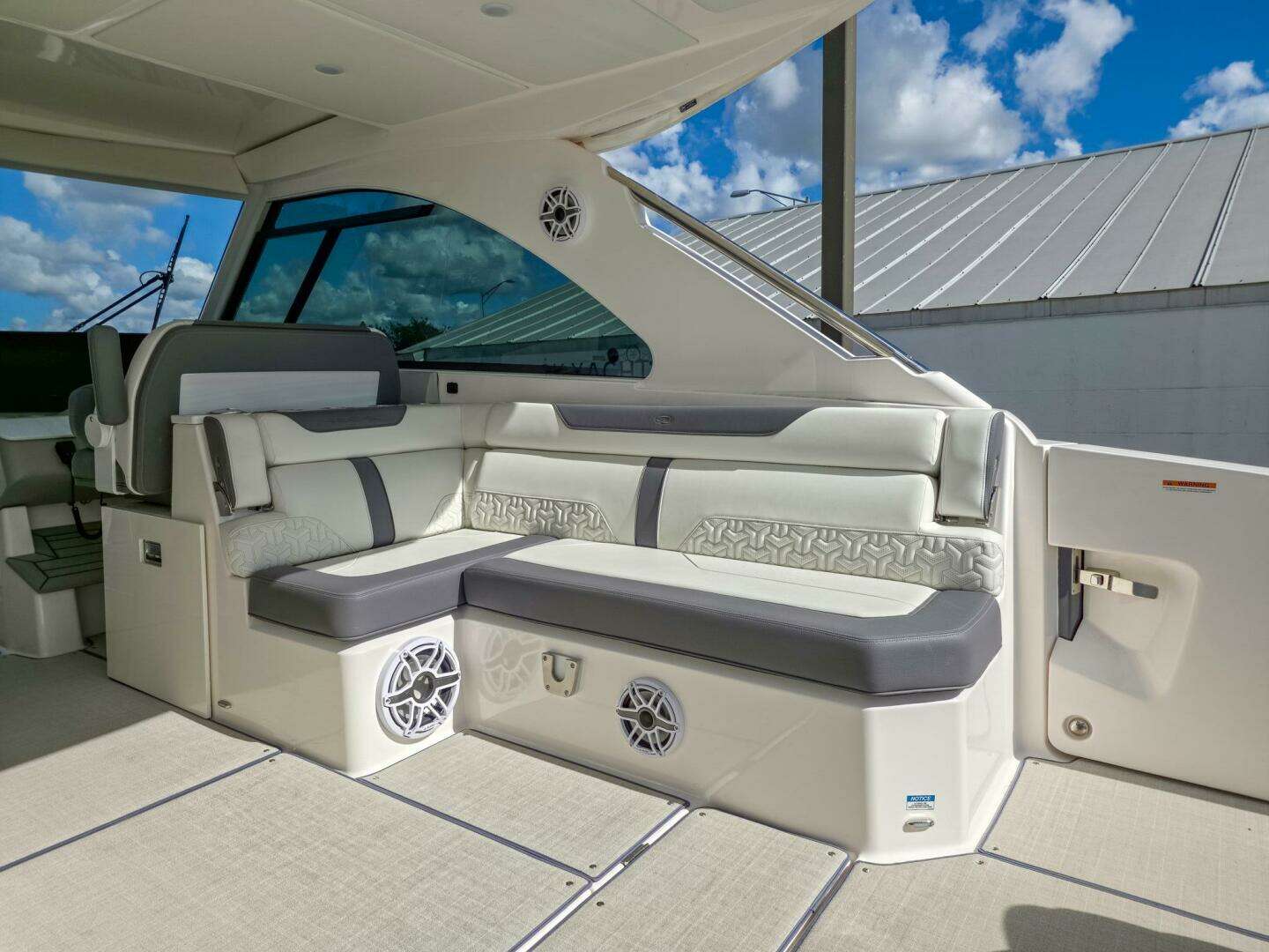 2025 Regal LX36 - Image 16