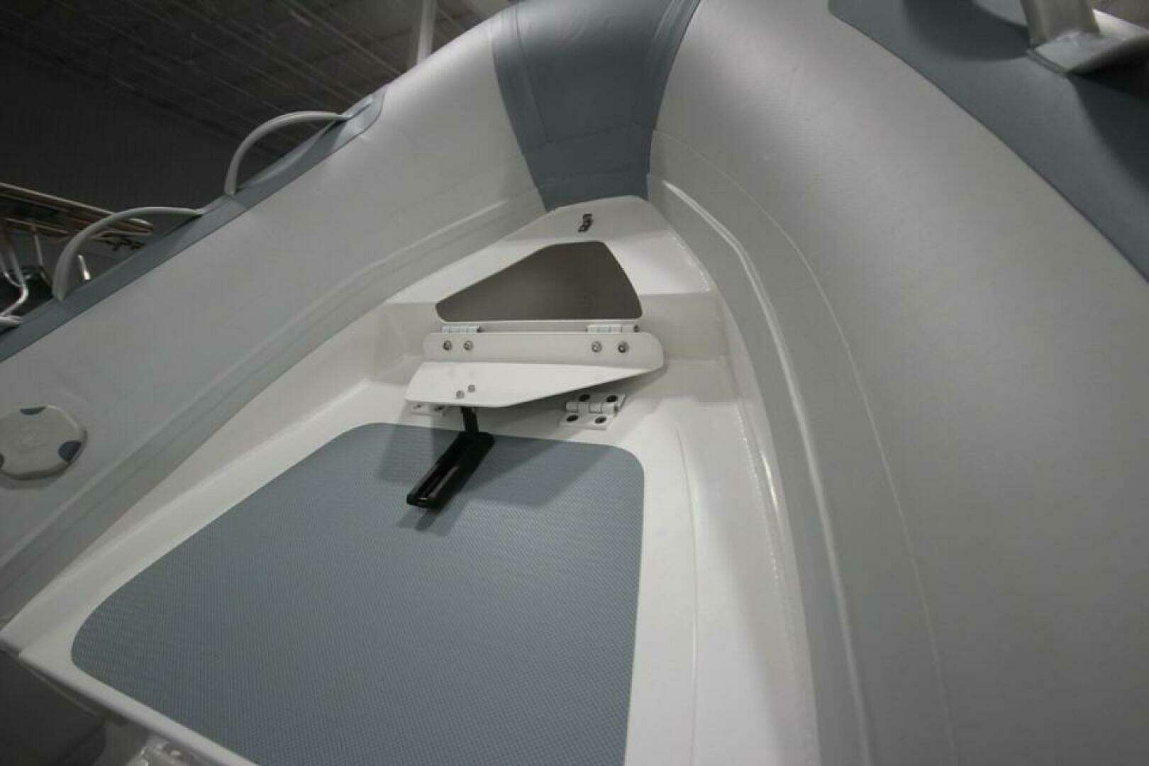 2023 Zodiac Cadet 330 DL RIB ALU PVC - Image 5