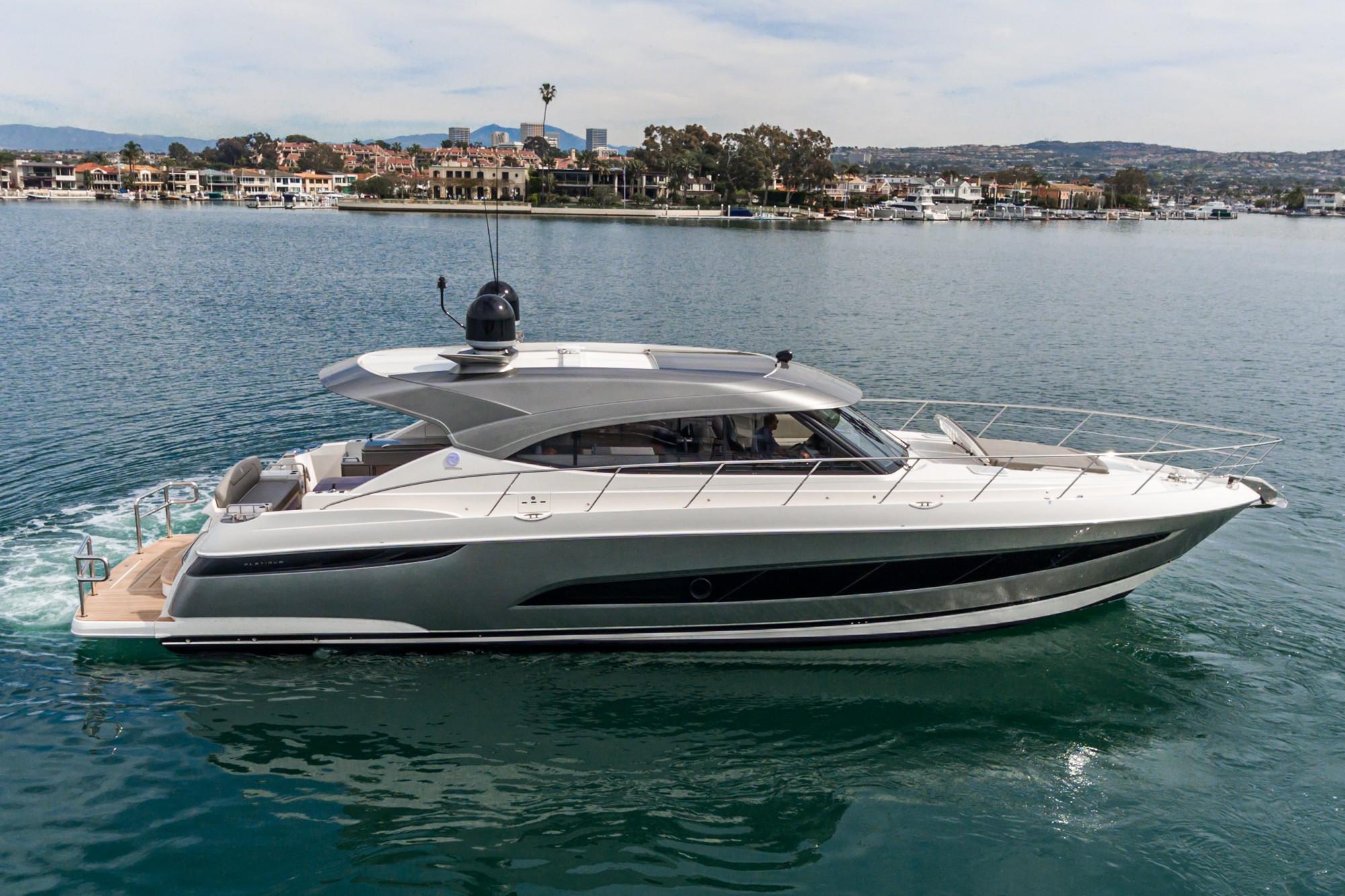 2020 Riviera 5400 Sport Yacht