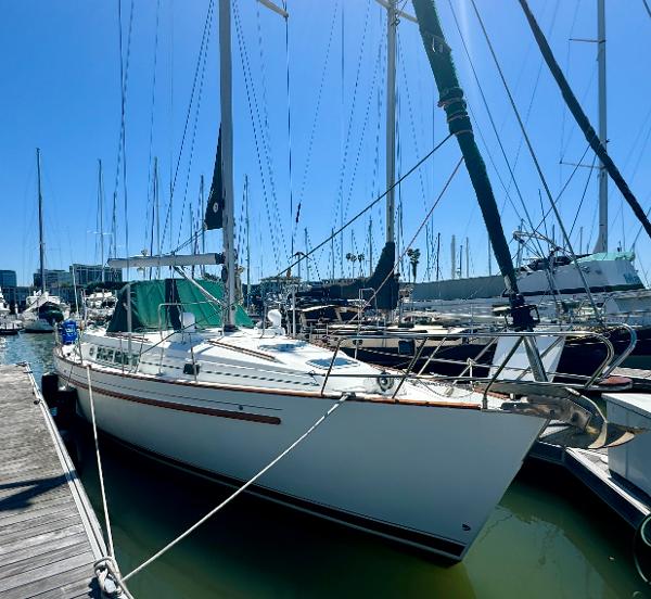 1996 Beneteau Oceanis 40 CC sailboat docked in marina under clear blue sky.