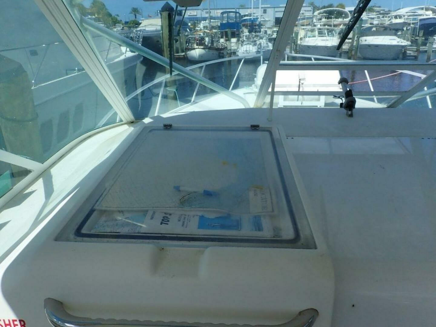 2000 Cabo 35 Express - Image 9