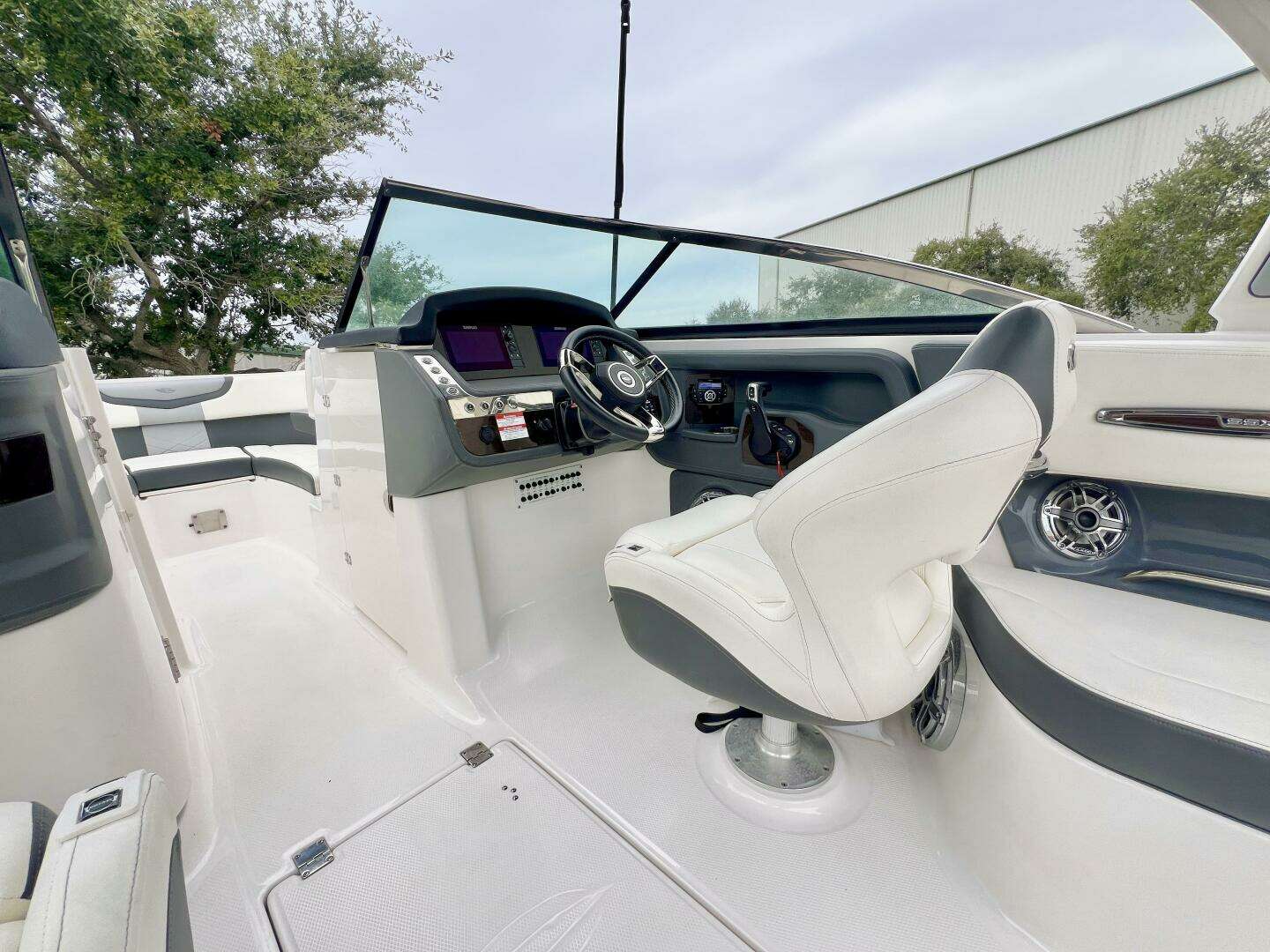 2022 Chaparral 267 SSX OB - Image 16