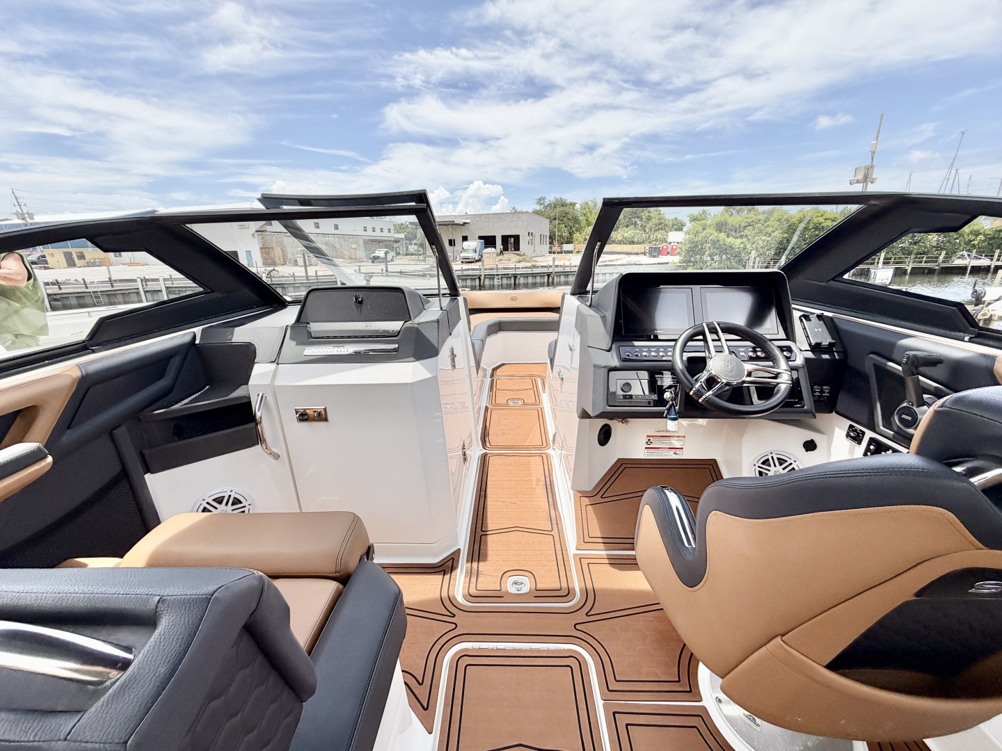 2024 Cobalt R8 Surf - Image 3