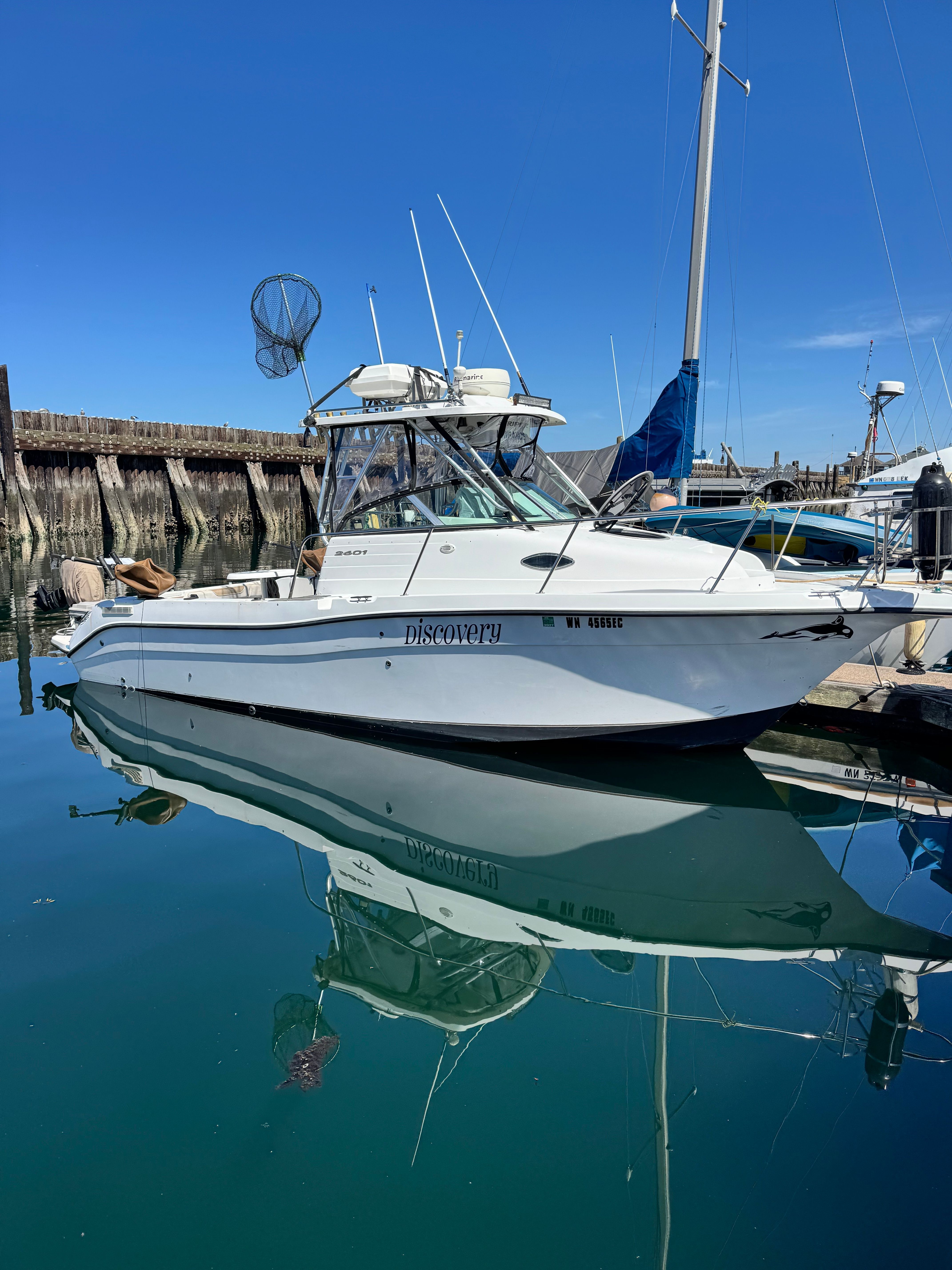 2004 Seaswirl Striper 2601 Walkaround I/O docked in a harbor.