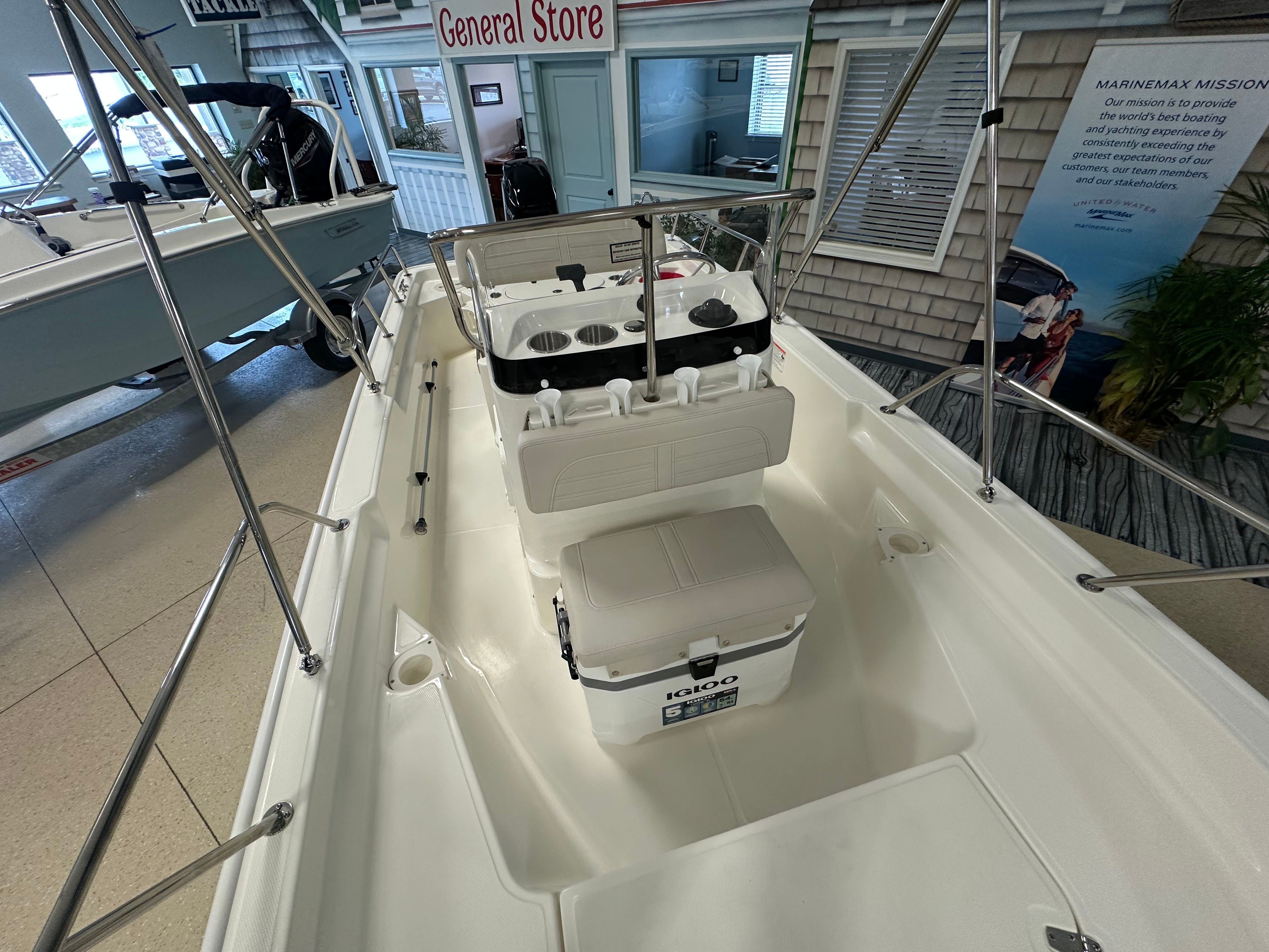 2026 Boston Whaler 150 Montauk - 9