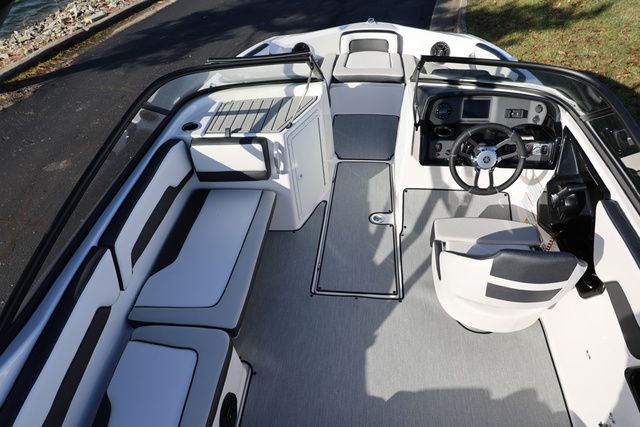 2026 Yamaha Boats AR 195 BOTH COLORS AVAILABLE - 13