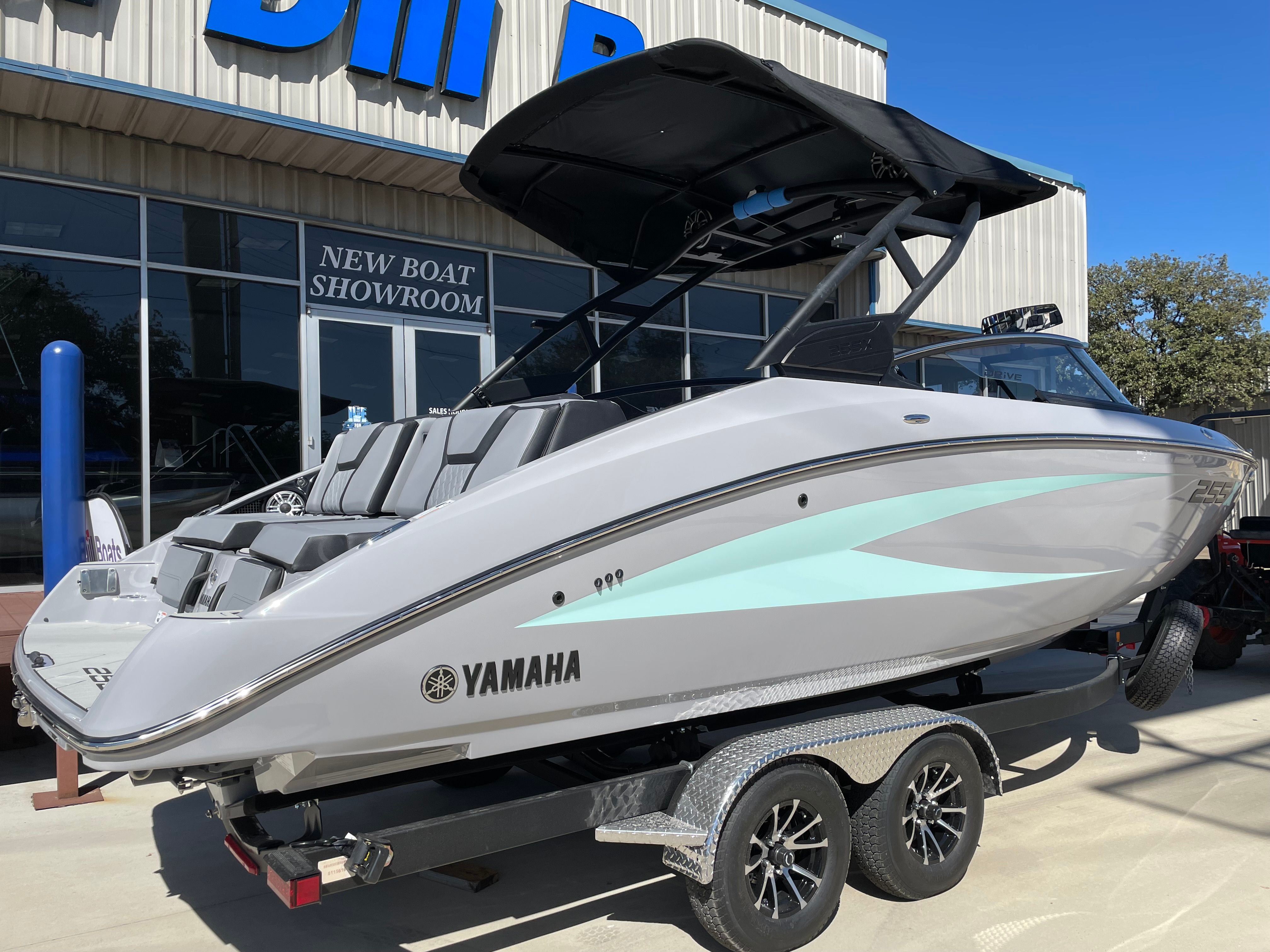 2026 YAMAHA 255 XD - Image 3