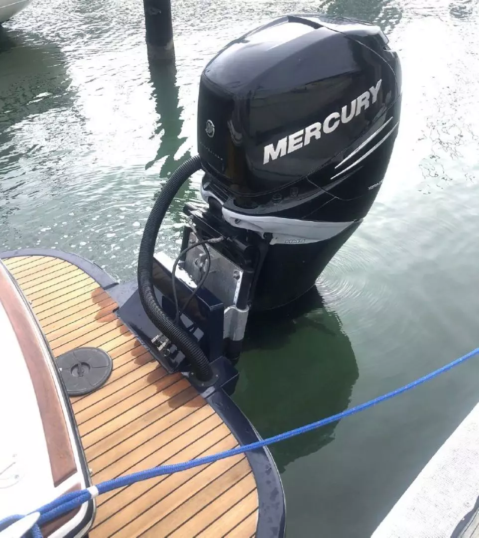 2016 Vanquish 26 Runabout - Image 15